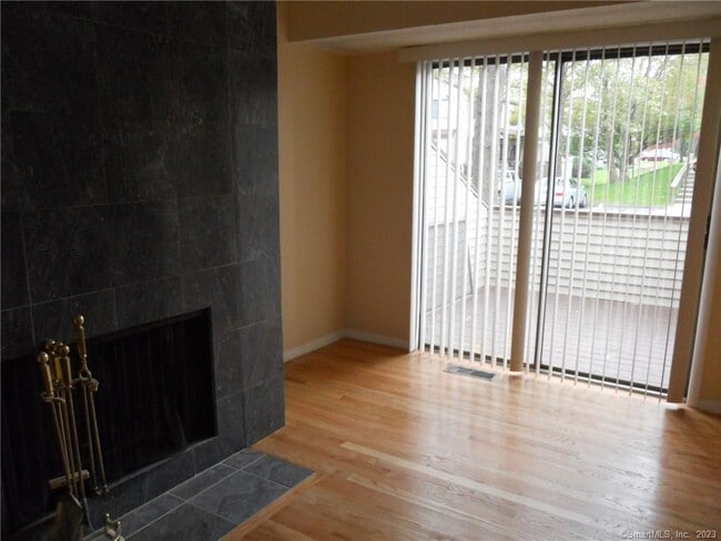 Foto del edificio - 525 Cypress Rd