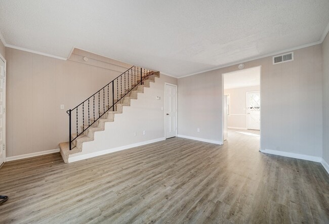 Building Photo - 930 S Water Ave