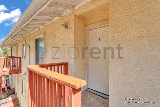 Foto del edificio - 325 Vaqueros Ave