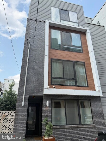 Photo - 1651 E Eyre St Townhome