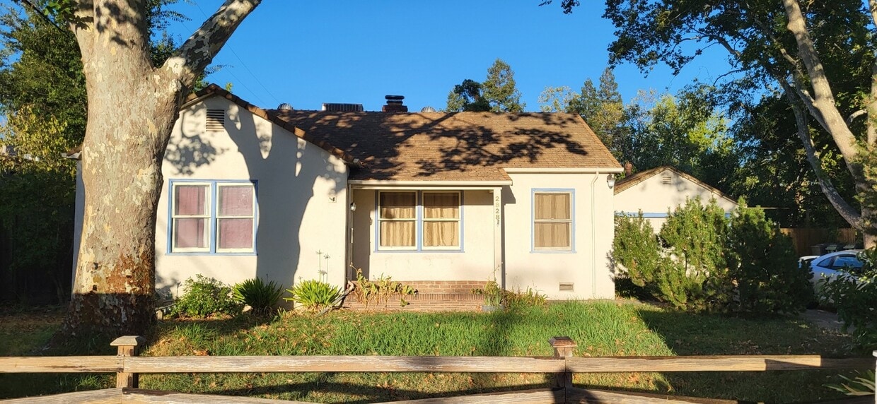 Photo - 2828 Hilldale Rd (Sacramento, CA)
