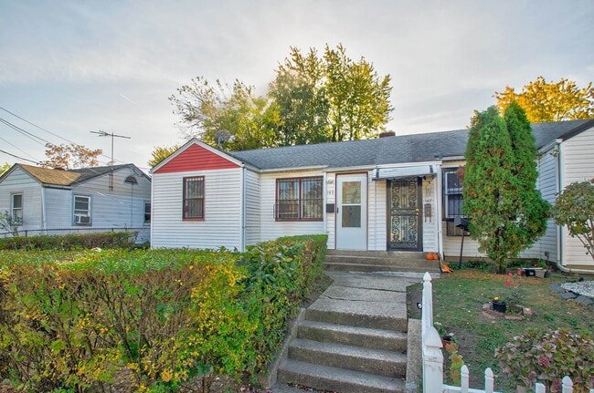 Building Photo - 145 Custer Ave