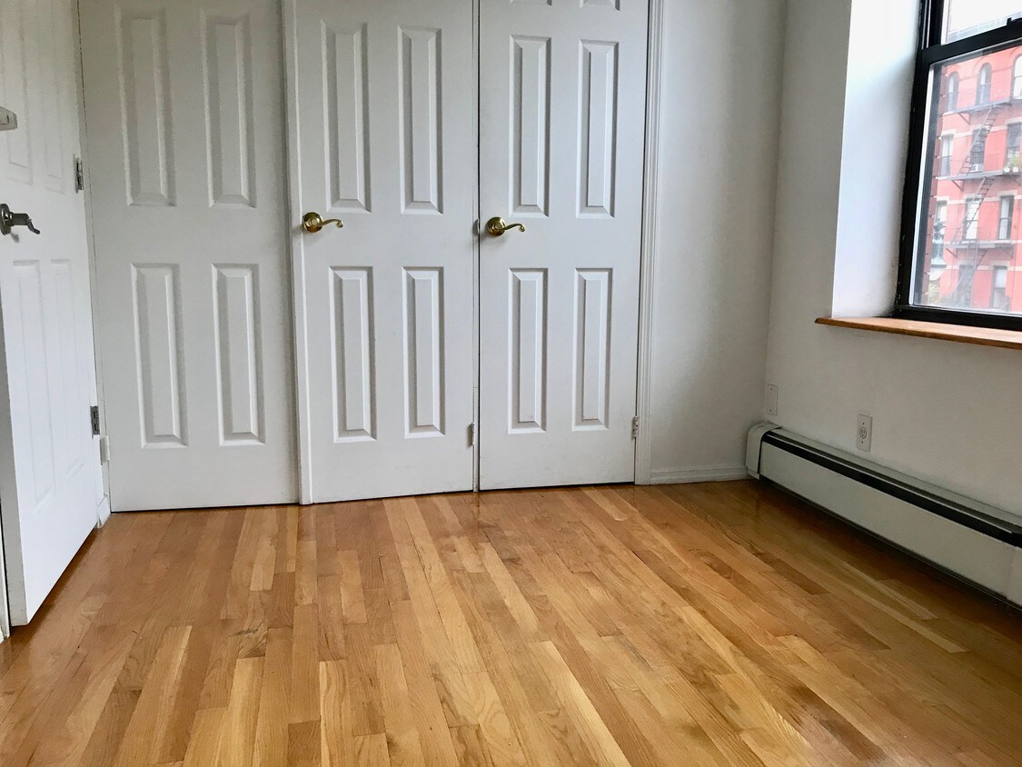 Primary Photo - 76 W 105th St