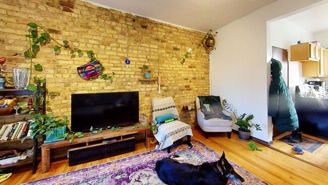 Foto del edificio - 1313 W Addison St