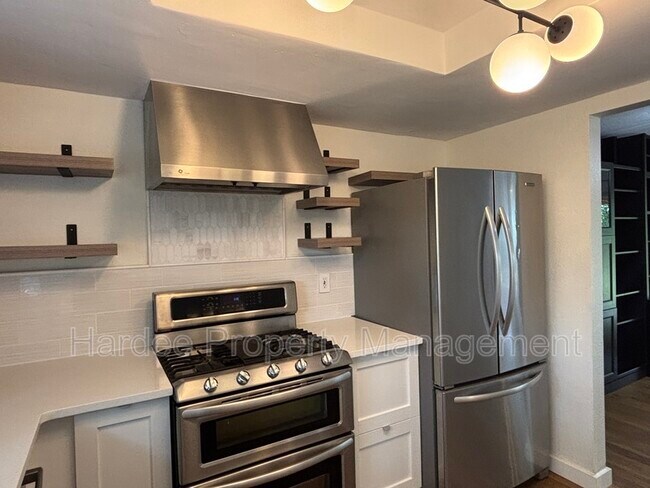 Building Photo - 3511 N Barberry Dr