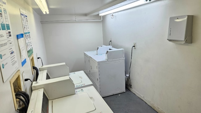 Photo - 727 S Coronado St Apartment