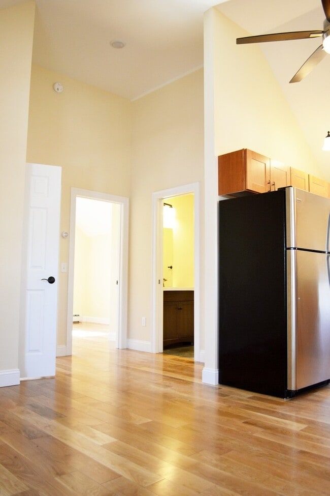 Building Photo - 220 North Ave