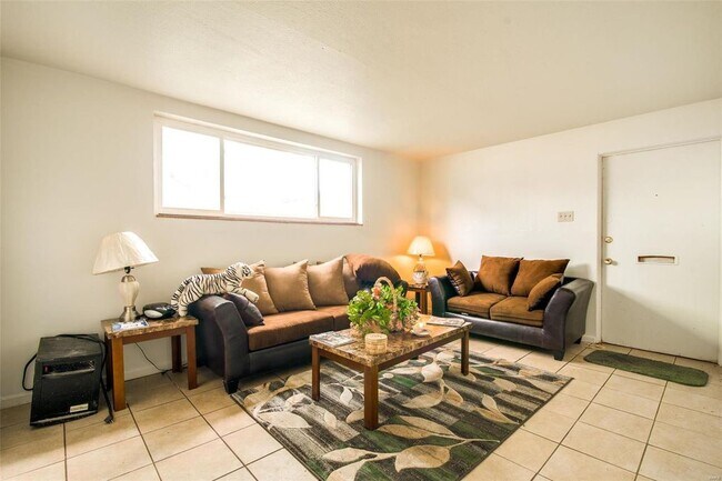 Foto del edificio - 8614 Frost Ave