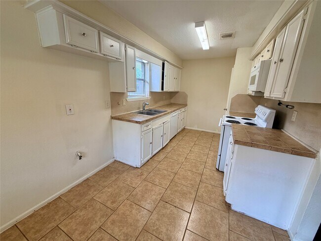 Foto del edificio - 15811 Nutcracker Ct