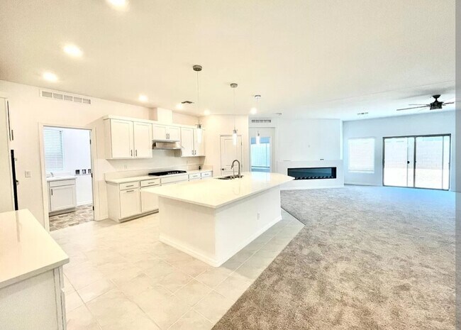 Foto del edificio - 7123 Moss Hill Ave