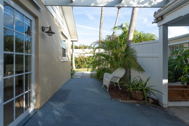 Foto del edificio - 245 Cortez Rd
