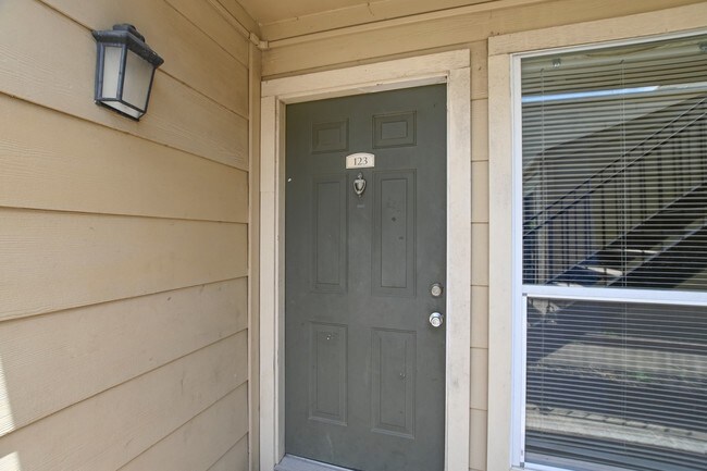 Building Photo - 8100 Creekbend Dr