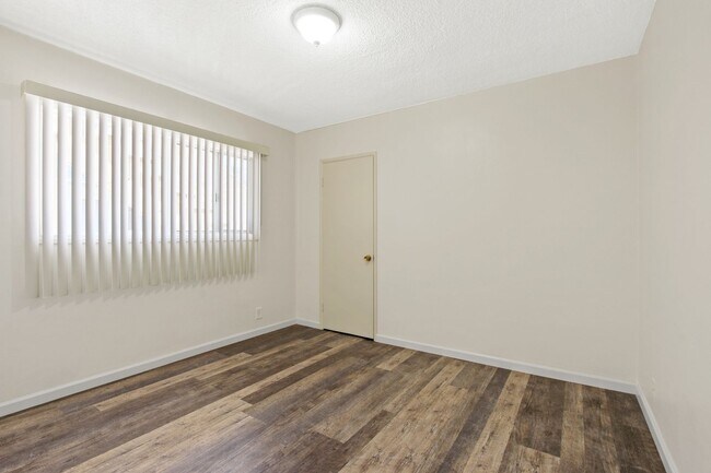 Building Photo - 1824 16th St in Santa Monica