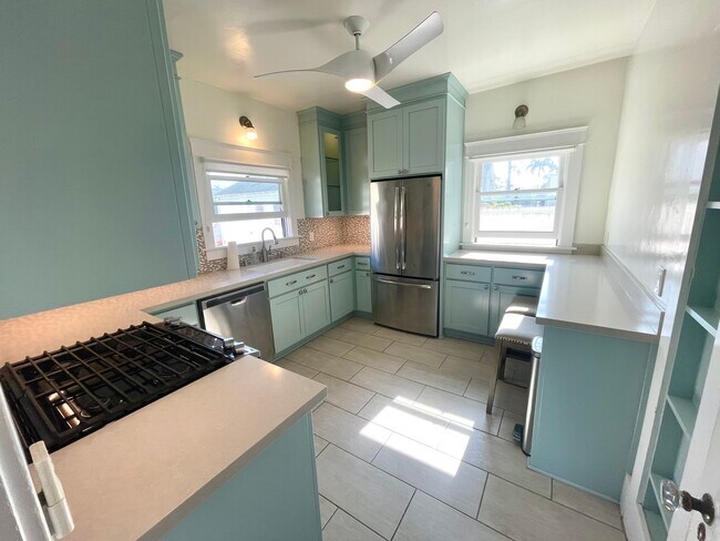 Foto del edificio - 3218 E 2nd St