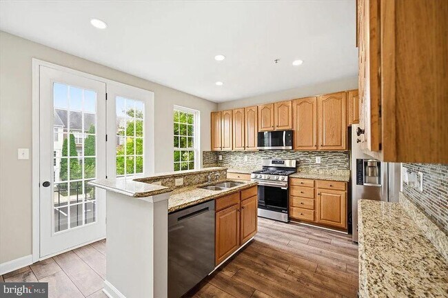 Building Photo - 3706 Singleton Terrace