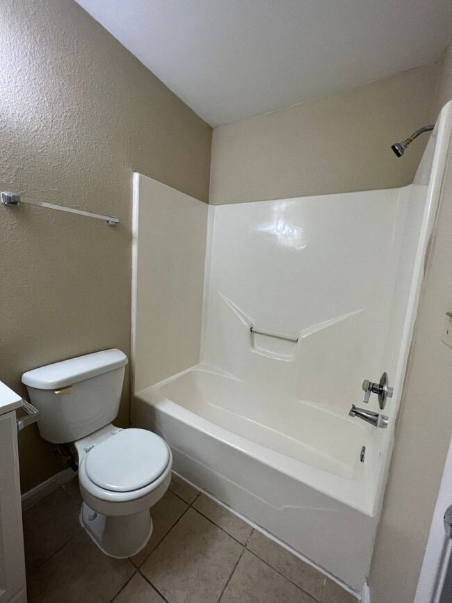 Building Photo - Newly refreshed 2BD/2BA duplex in Eagle Lake, TX.