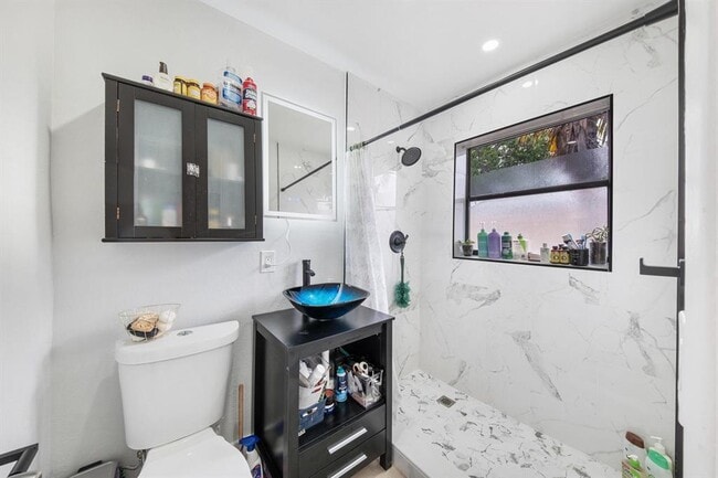 Foto del edificio - 901 NE 40th St