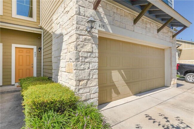 Building Photo - 1620 Bryant Dr