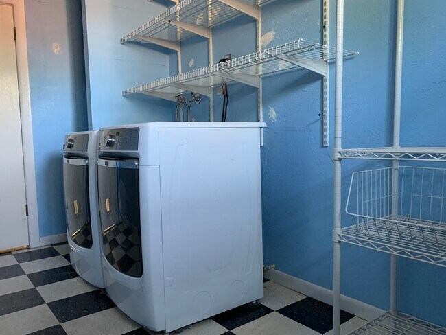 laundry - 708 E Solana Dr