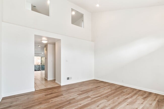Building Photo - Spacious 3-Bedroom Daly City Home – Prime ...
