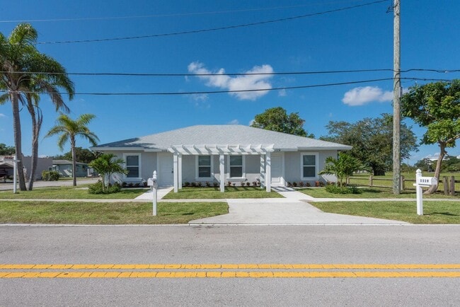 Building Photo - 1119 Osceola Dr