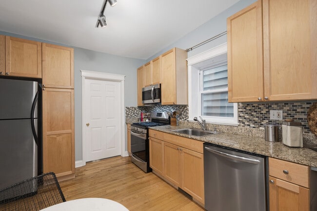 Foto del edificio - 3805 N Ravenswood Ave