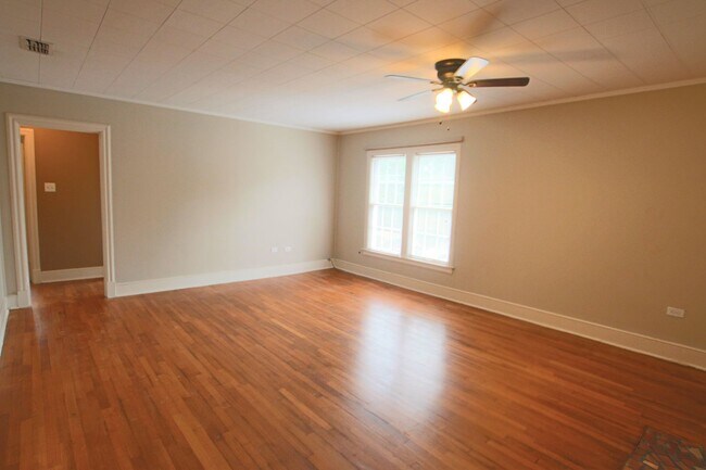 Building Photo - 130/130 1/2 Rowland Pl