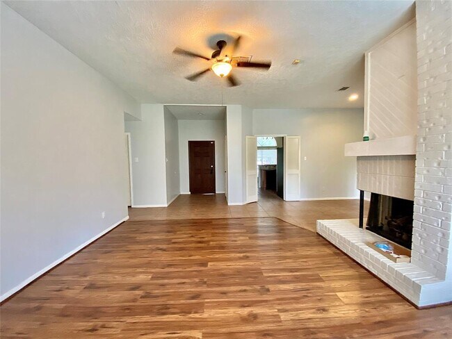 Building Photo - 9827 Paddock Park Dr