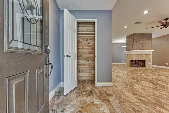 Foto del edificio - 30 Cottage Grove Pl