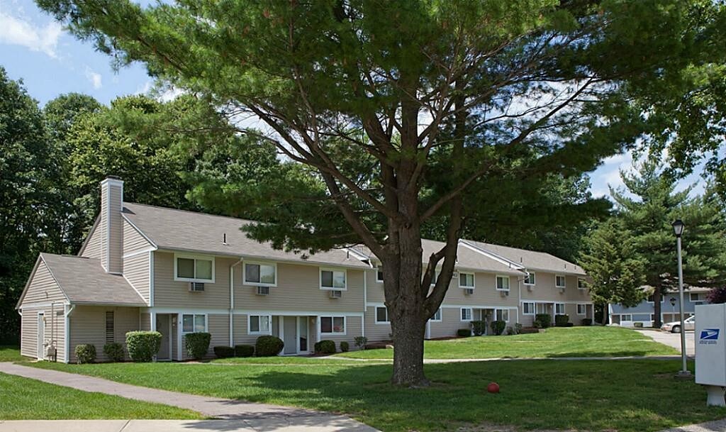 Primary Photo - 121 Rock Ridge Dr