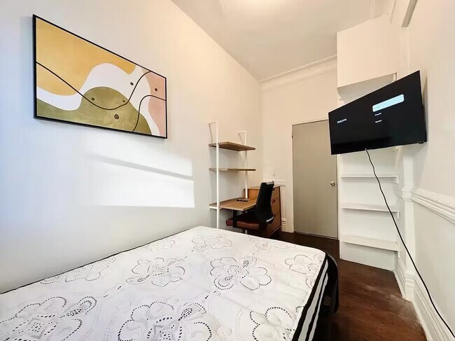 Foto del edificio - Furnished room/NOT APARTMENT