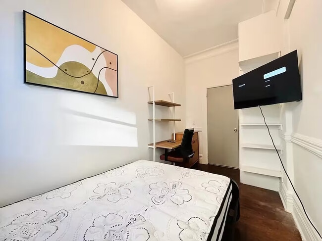 Building Photo - Furnished room/NOT APARTMENT