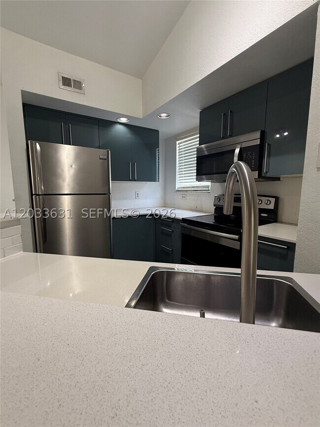 Building Photo - 13060 Vista Isles Dr