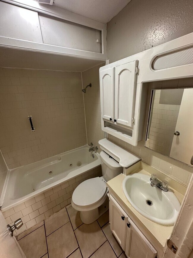 Foto del edificio - Charming 5 Bedroom House Bethany Oklahoma