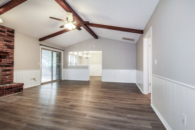 Foto del edificio - 6128 SE 55th St