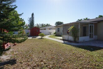 Building Photo - 4857 Alfresco St