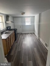 Building Photo - 104 W Elm St