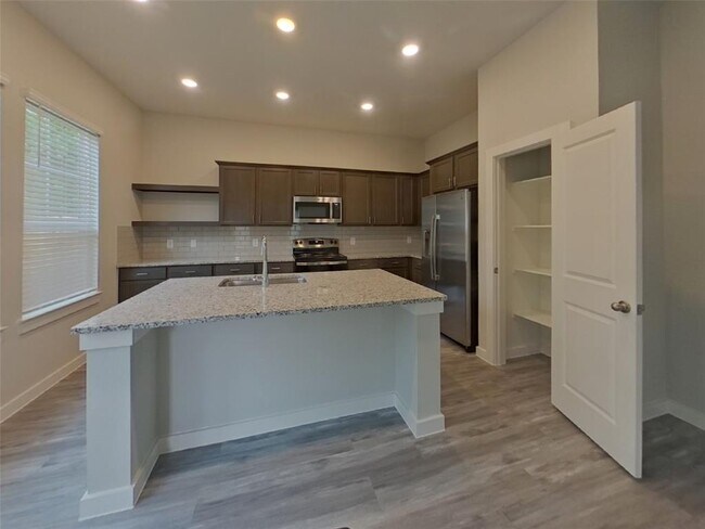 Foto del edificio - 9835 Willow Creek Commerce Dr