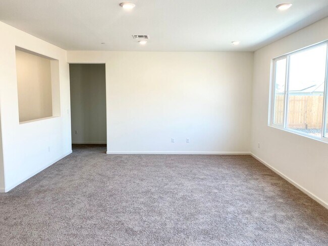 Foto del edificio - Spacious 4-Bed, 2-Bath Single-Level Home Near Boris Elementary