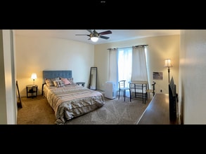 Building Photo - 853 Ladner Dr