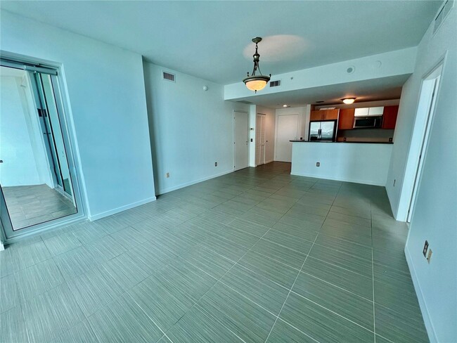 Building Photo - 1800 N Bayshore Dr