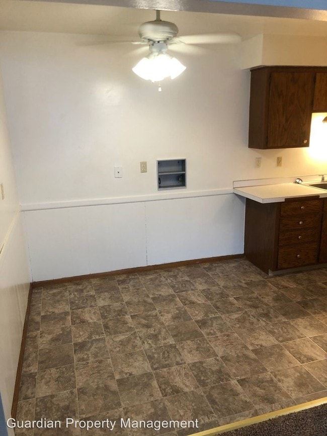 Building Photo - 2008 4th St S