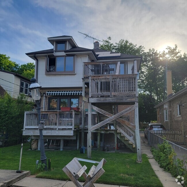 Building Photo - 5727 N Mango Ave