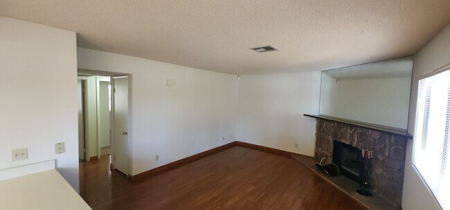 Foto del edificio - Gorgeous 2BED/2BATH Condo nestled in a Roc...