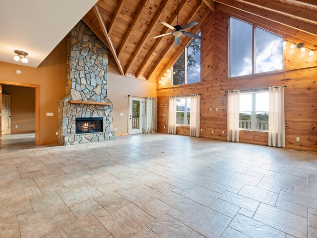 Building Photo - 452 Lotawatah Dr