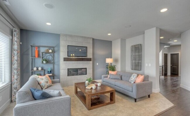 Building Photo - A Charming and Cozy 4 Bed 3.5 bath home in...