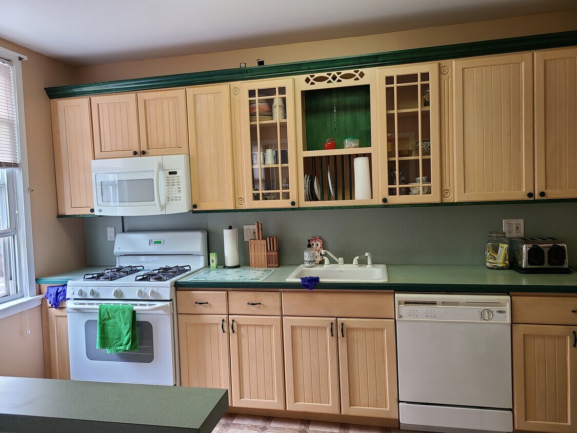 7840 73rd Pl, Glendale, NY 11385 7840 73rd Pl Glendale, NY