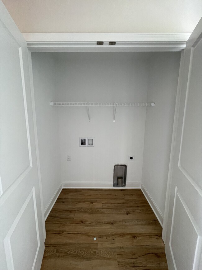 Foto del edificio - 1944 Lynnbrook Ave