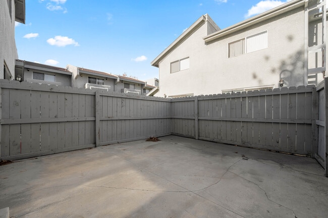 Building Photo - Woodlands West Townhomes
