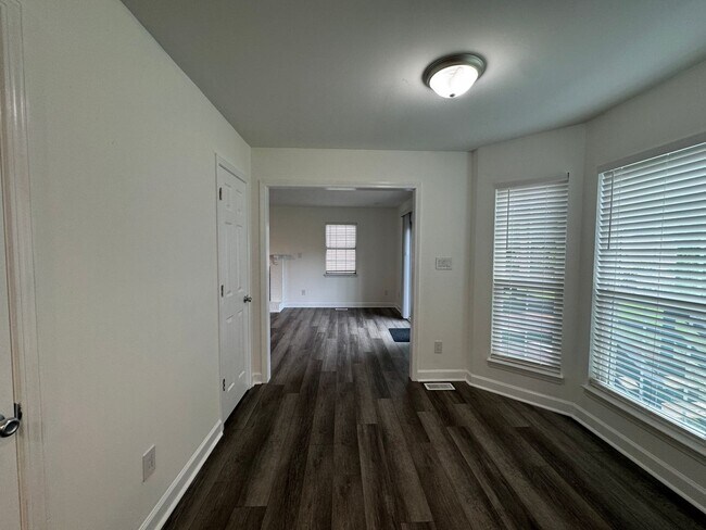 Foto del edificio - Conveniently Located 3 Bed 2.5 Bath Home i...